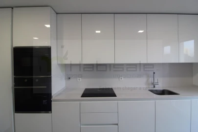 Apartamento T3 para Venda em Carcavelos e Parede