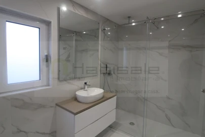 Apartamento T3 para Venda em Carcavelos e Parede