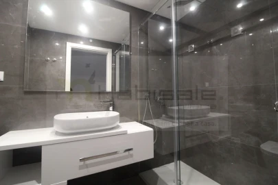 Apartamento T3 para Venda em Carcavelos e Parede