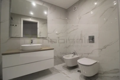 Apartamento T3 para Venda em Carcavelos e Parede