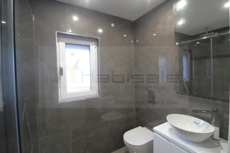 Apartamento T3 para Venda em Carcavelos e Parede Foto 16