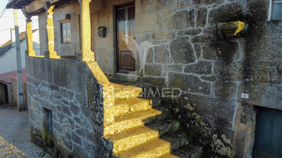 Moradia T2 para Venda em Torre do Terrenho, Sebadelhe da Serra e Terrenho