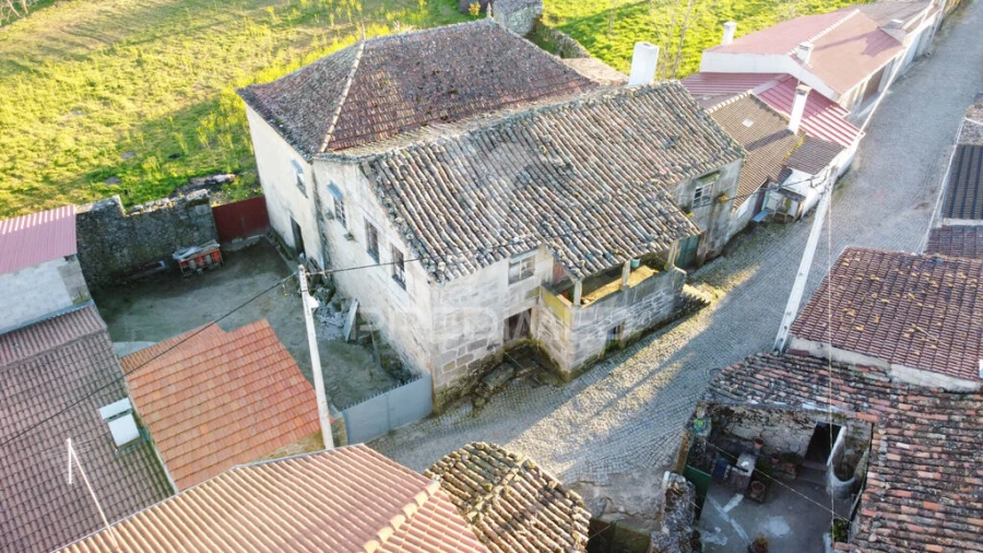 Moradia T2 para Venda em Torre do Terrenho, Sebadelhe da Serra e Terrenho Foto 3