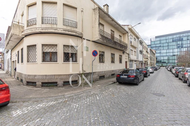 Moradia T8 para Venda em Ramalde Foto 2