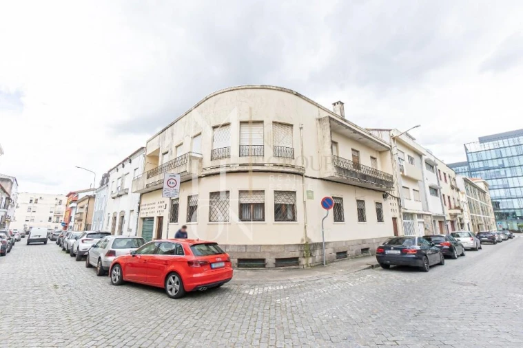 Moradia T8 para Venda em Ramalde Foto 1