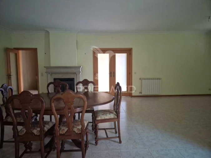 Moradia T4 para Venda em Lago Foto 7