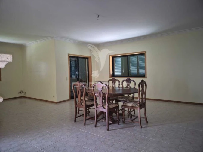 Moradia T4 para Venda em Lago Foto 8