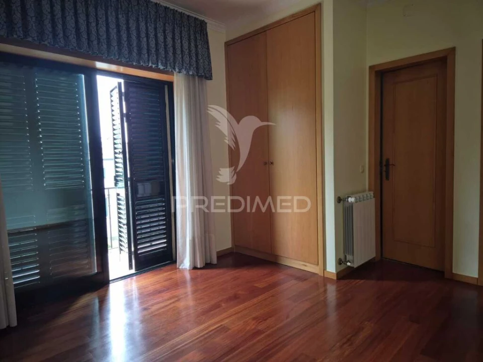 Moradia T4 para Venda em Lago Foto 10