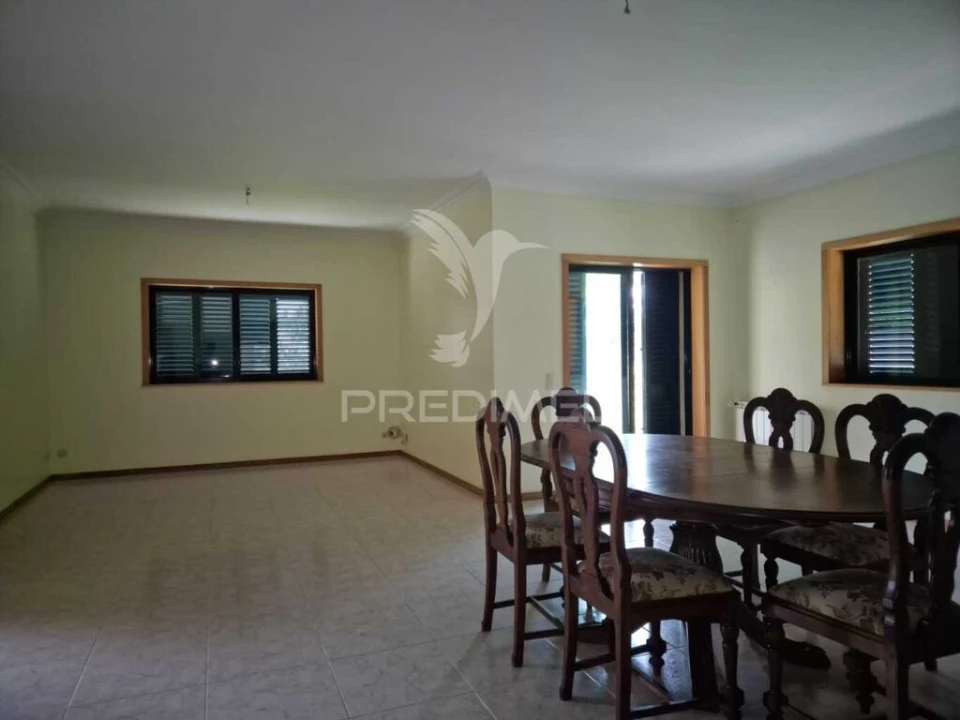 Moradia T4 para Venda em Lago Foto 6