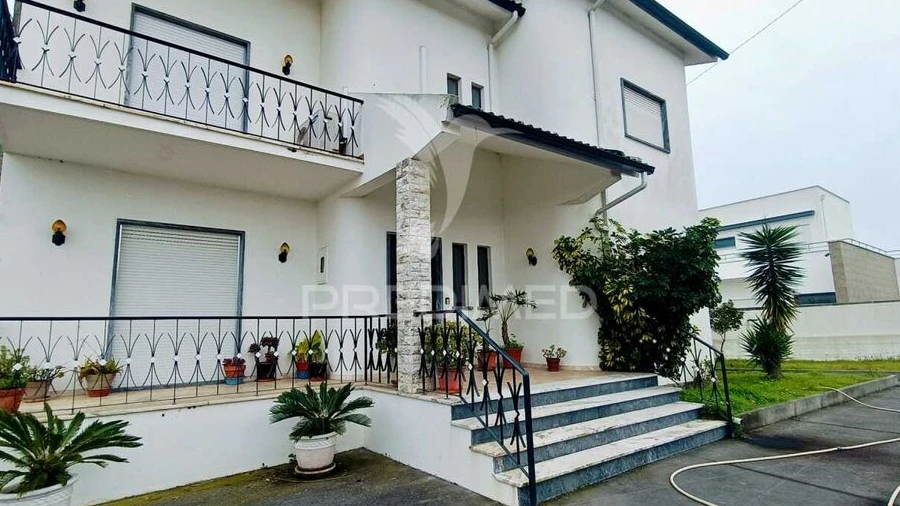 Moradia T5 para Venda em Nossa Senhora das Misericordias