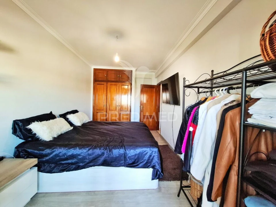 Apartamento T3 para Venda em Quelfes Foto 10
