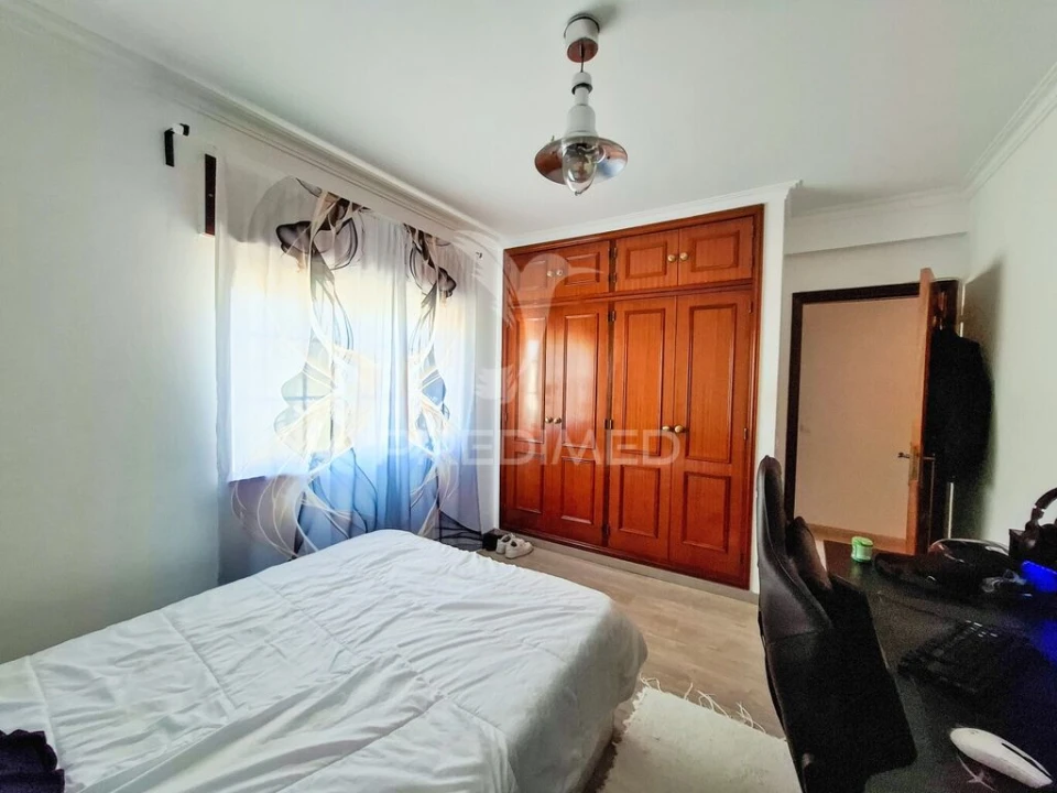 Apartamento T3 para Venda em Quelfes Foto 13