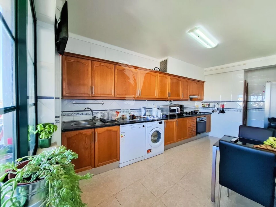 Apartamento T3 para Venda em Quelfes Foto 5