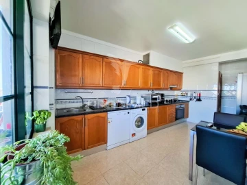 Apartamento T3 para Venda em Quelfes