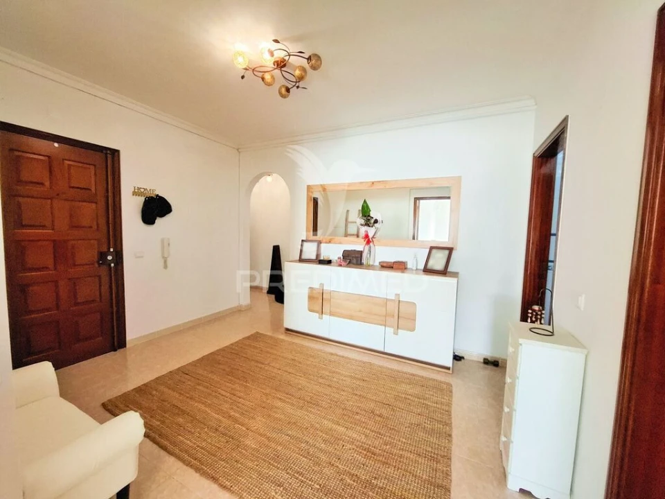 Apartamento T3 para Venda em Quelfes Foto 6