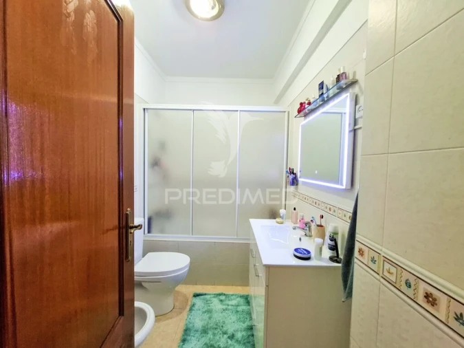 Apartamento T3 para Venda em Quelfes Foto 9