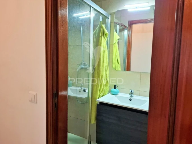 Apartamento T3 para Venda em Quelfes Foto 12