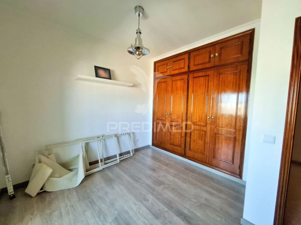 Apartamento T3 para Venda em Quelfes Foto 14