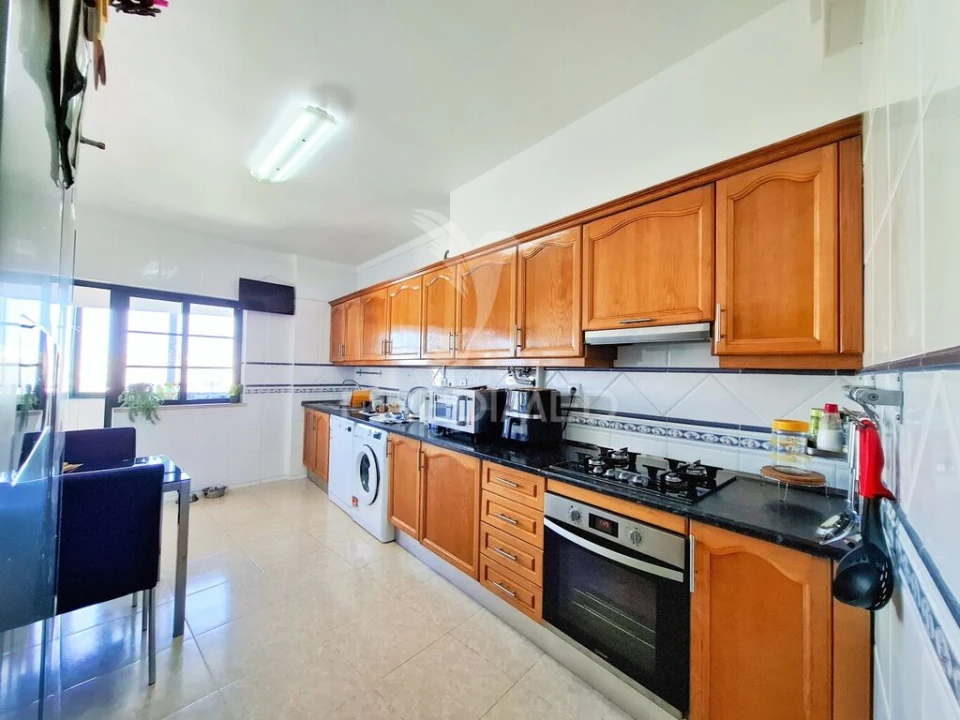 Apartamento T3 para Venda em Quelfes Foto 4