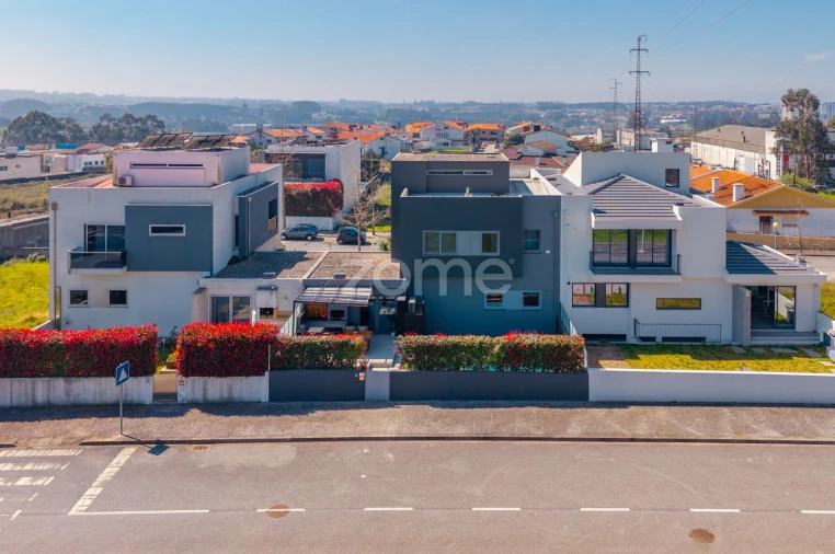 Moradia T4 para Venda em Cidade da Maia Foto 3