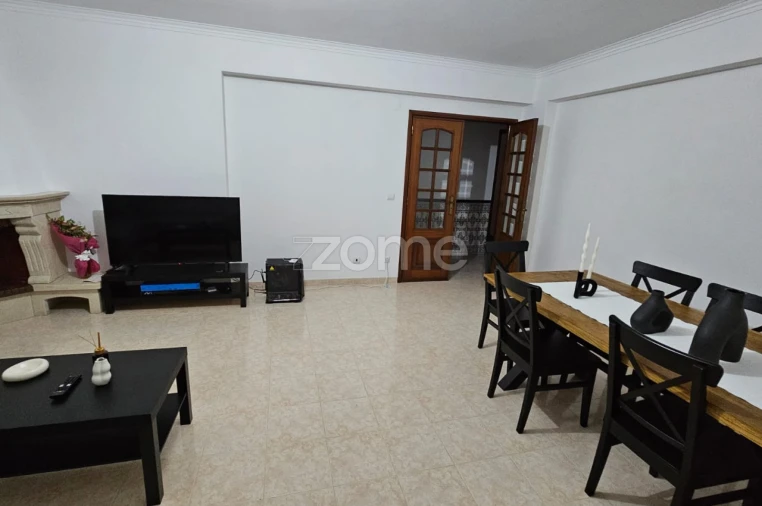 Apartamento T3 para Arrendamento em Algueirão-Mem Martins Foto 2