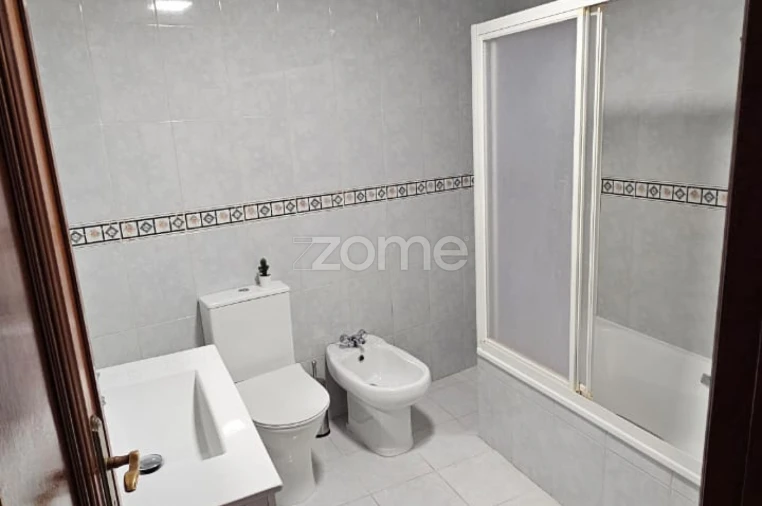 Apartamento T3 para Arrendamento em Algueirão-Mem Martins Foto 14