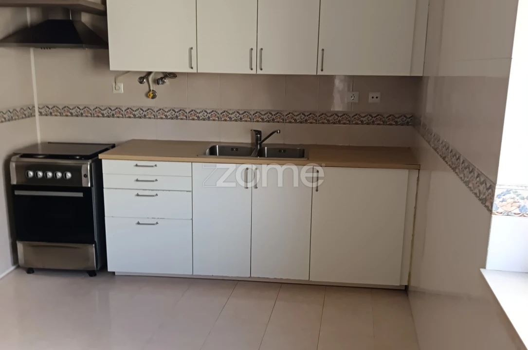 Apartamento T3 para Arrendamento em Algueirão-Mem Martins Foto 5