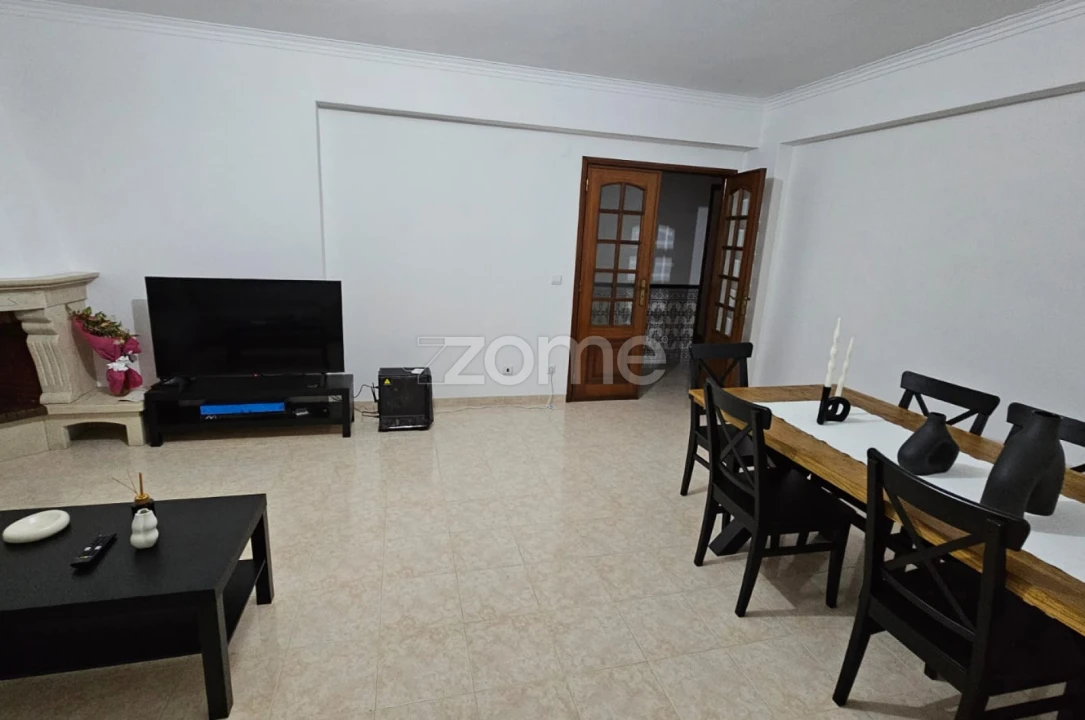 Apartamento T3 para Arrendamento em Algueirão-Mem Martins Foto 2
