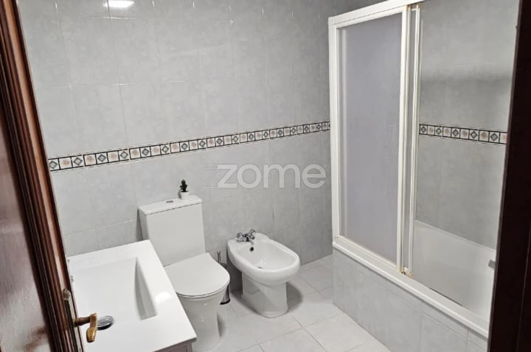 Apartamento T3 para Arrendamento em Algueirão-Mem Martins Foto 14