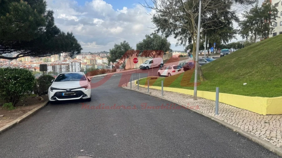 Garagem para Venda em Cacém e São Marcos Foto 4