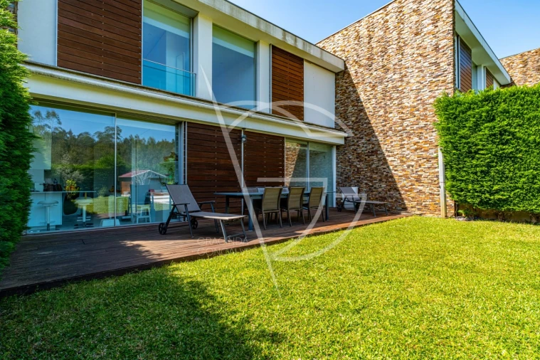 Moradia T3 para Venda em Água Longa Foto 33