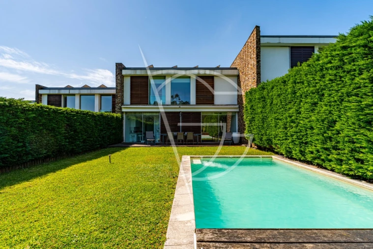 Moradia T3 para Venda em Água Longa