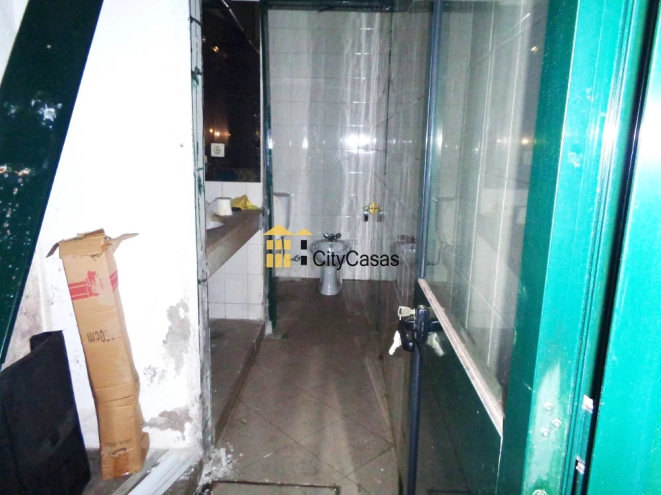 Loja para Arrendamento em Rio Tinto Foto 9