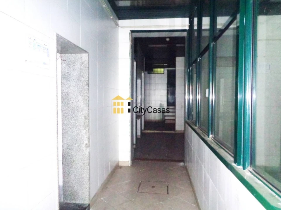 Loja para Arrendamento em Rio Tinto Foto 15