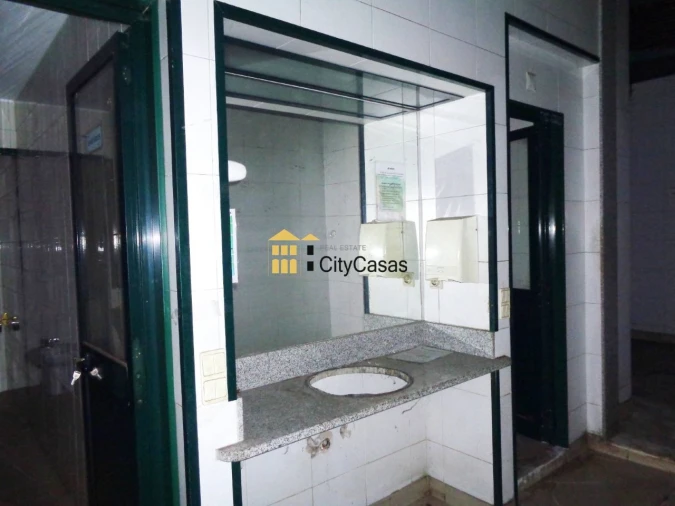 Loja para Arrendamento em Rio Tinto Foto 10