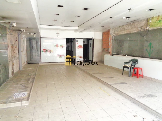 Loja para Arrendamento em Rio Tinto Foto 2