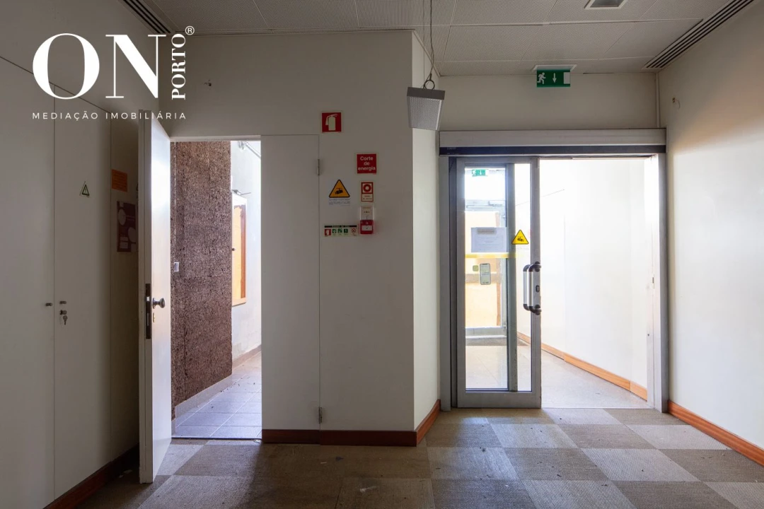 Loja para Arrendamento em Aldoar, Foz do Douro e Nevogilde Foto 1