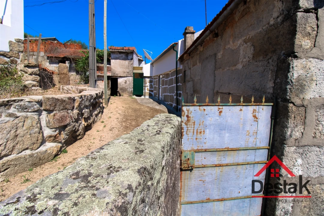 Moradia T4 para Venda em Senhorim Foto 22