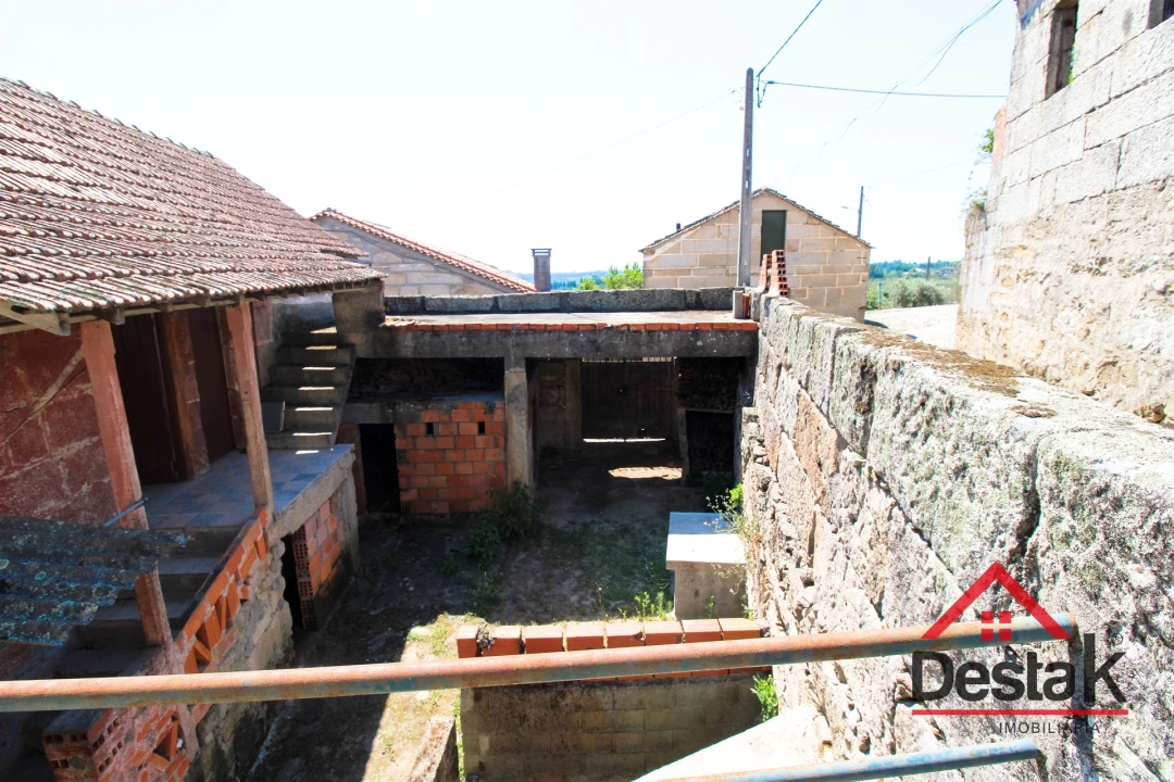 Moradia T4 para Venda em Senhorim Foto 7