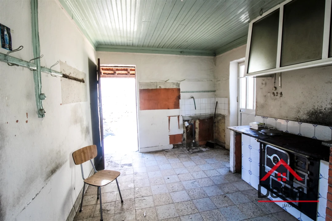 Moradia T4 para Venda em Senhorim Foto 13