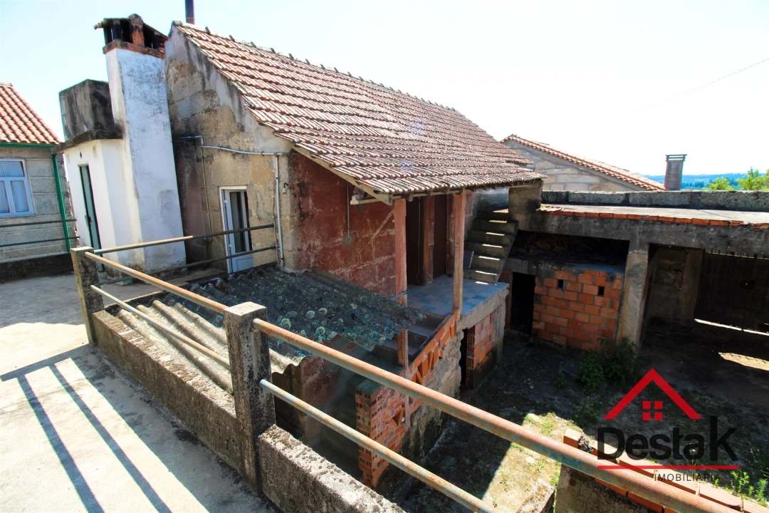 Moradia T4 para Venda em Senhorim Foto 6