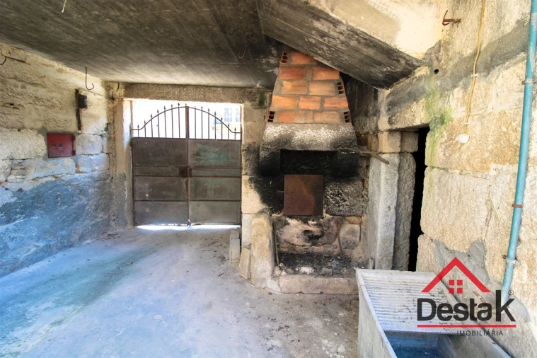 Moradia T4 para Venda em Senhorim Foto 4