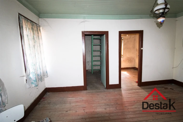 Moradia T4 para Venda em Senhorim Foto 15