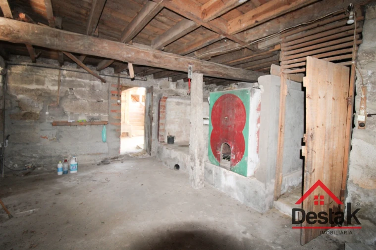 Moradia T4 para Venda em Senhorim Foto 8