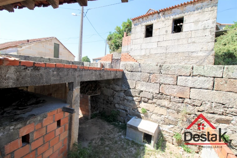 Moradia T4 para Venda em Senhorim Foto 11