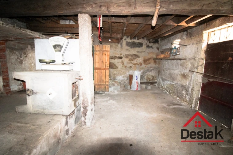 Moradia T4 para Venda em Senhorim Foto 9