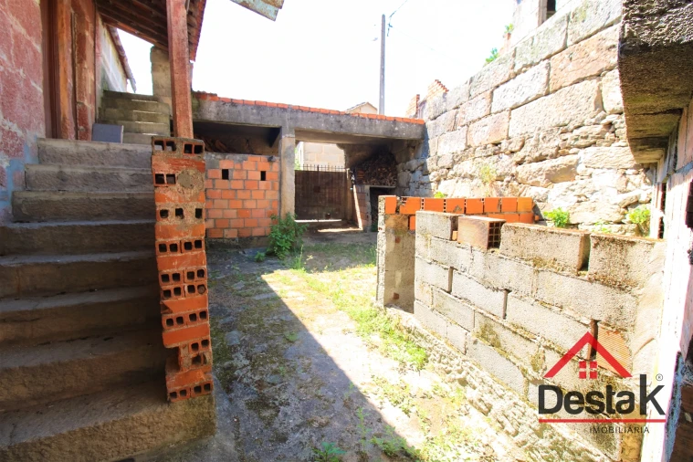 Moradia T4 para Venda em Senhorim Foto 5