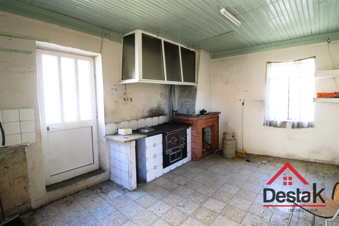 Moradia T4 para Venda em Senhorim Foto 12