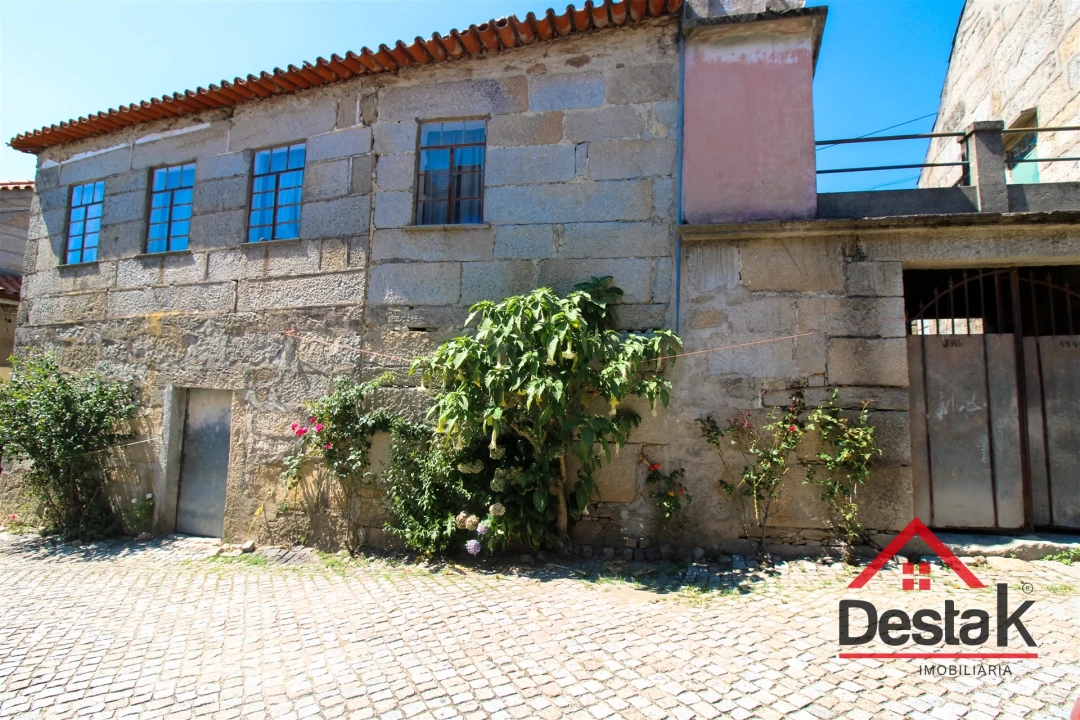 Moradia T4 para Venda em Senhorim Foto 2