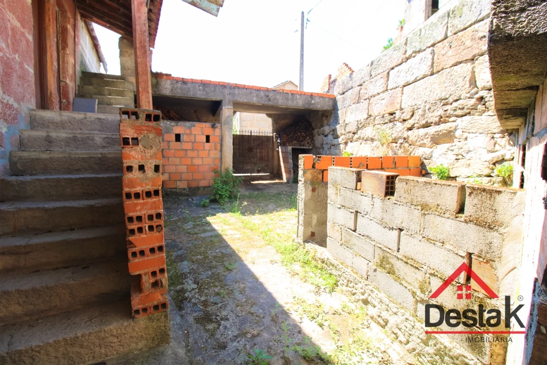 Moradia T4 para Venda em Senhorim Foto 5